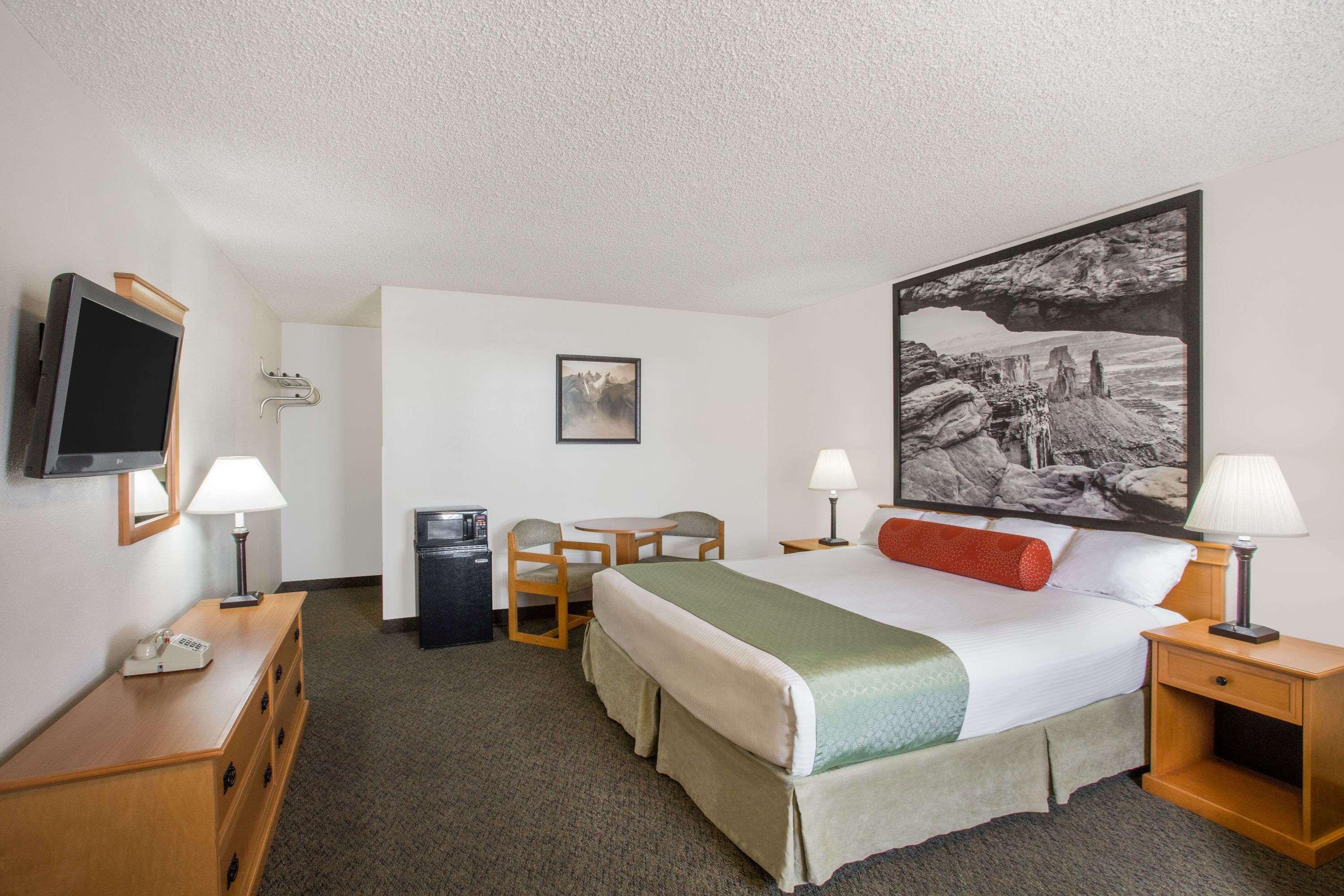 Super 8 By Wyndham Salina/Scenic Hills Area Hotel Buitenkant foto