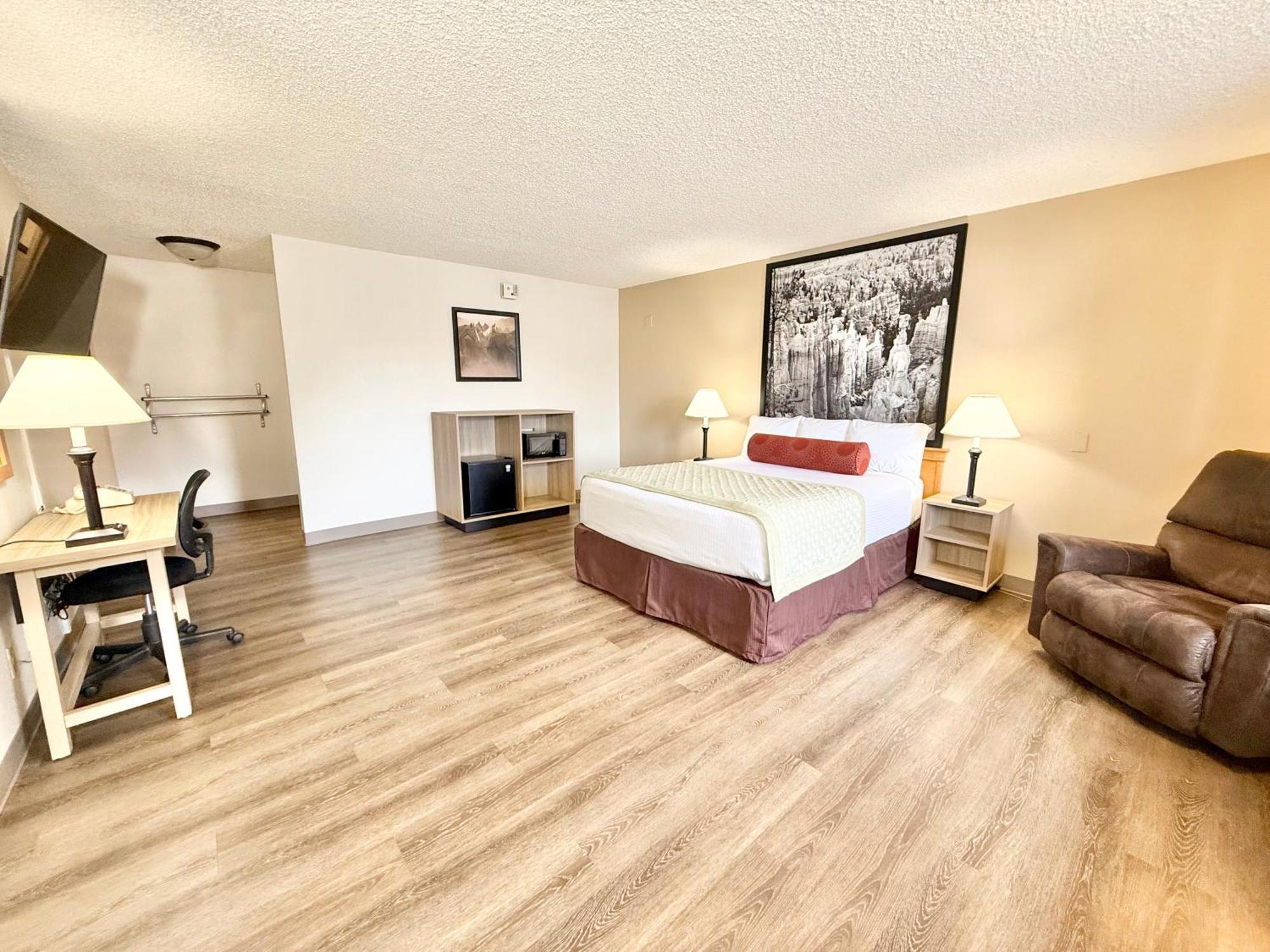 Super 8 By Wyndham Salina/Scenic Hills Area Hotel Buitenkant foto