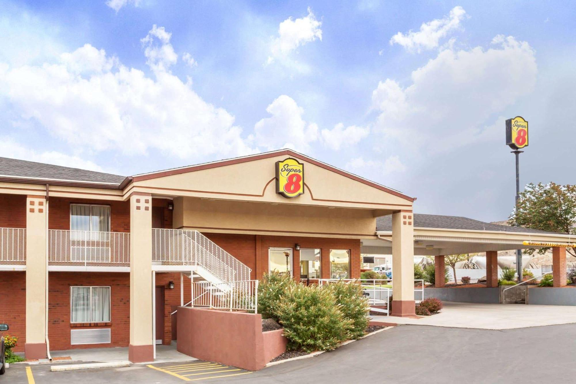 Super 8 By Wyndham Salina/Scenic Hills Area Hotel Buitenkant foto
