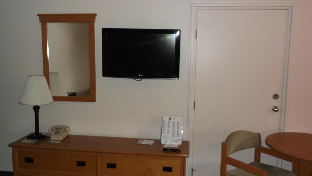 Super 8 By Wyndham Salina/Scenic Hills Area Hotel Buitenkant foto